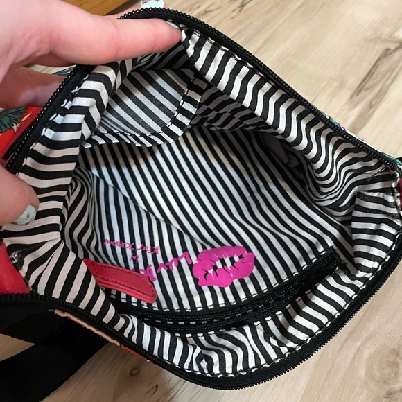 EUC - Luv, Betsey - Betsey Johnson Crossbody Purse - Picture 4 of 5